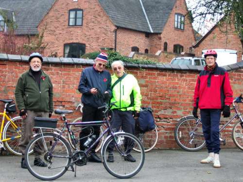 Top of the hill at South Croxton on 11 November 2011 
Photo by Peter  Wright